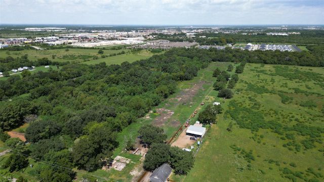 418 W Archer Road, Baytown, TX 77521