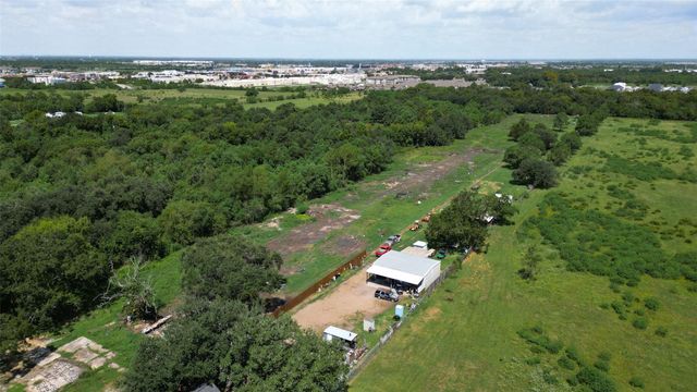 418 W Archer Road, Baytown, TX 77521