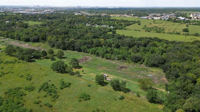 418 W Archer Road, Baytown, TX 77521