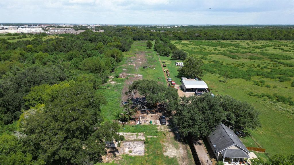 418 W Archer Road, Baytown, TX 77521