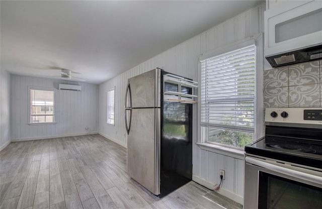 1806 E POINSETTIA AVE, Tampa, FL 33612