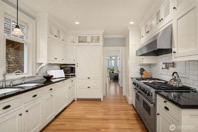 364 Highland Drive, Seattle, WA 98109