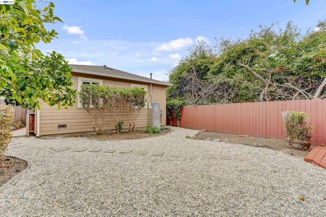 5437 Colusa Ave, Richmond, CA 94804