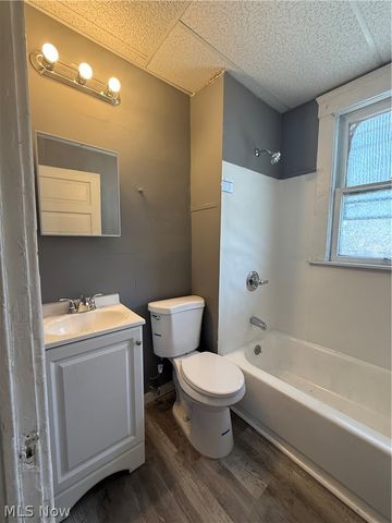 10527 Earle Avenue 2, Cleveland, OH 44108