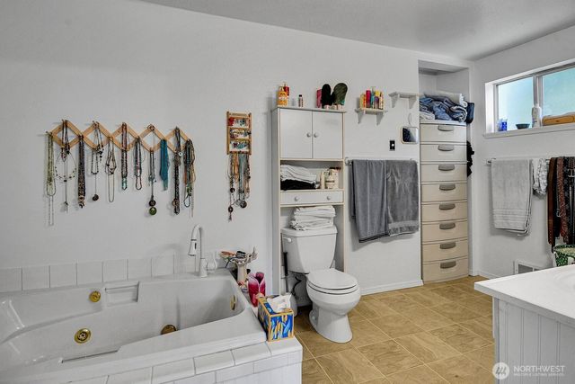 1915 98th Street NW, Tulalip, WA 98271