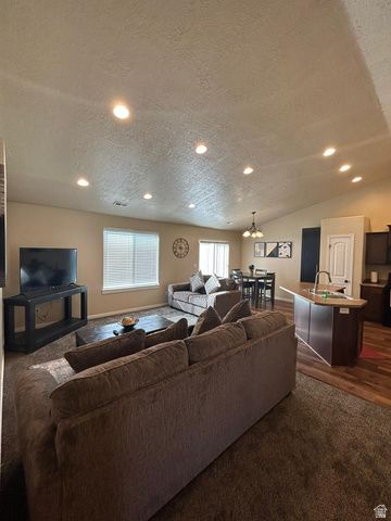 472 E 640 S, Vernal, UT 84078