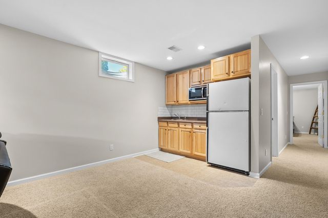 9468 Orangeview Drive, Portage, MI 49024