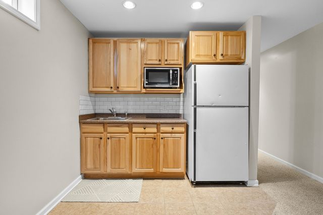 9468 Orangeview Drive, Portage, MI 49024