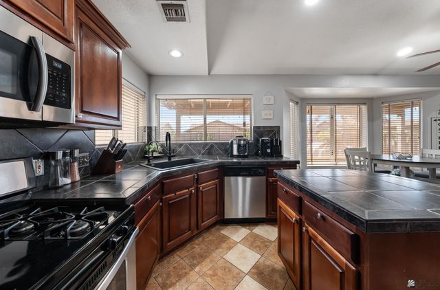 1348 S 37 Dr, Yuma, AZ 85364