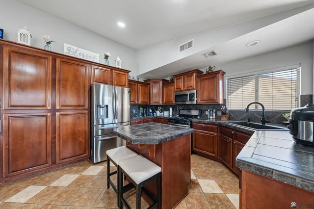 1348 S 37 Dr, Yuma, AZ 85364