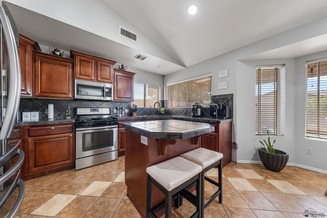 1348 S 37 Dr, Yuma, AZ 85364