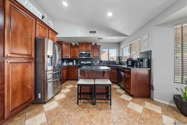 1348 S 37 Dr, Yuma, AZ 85364