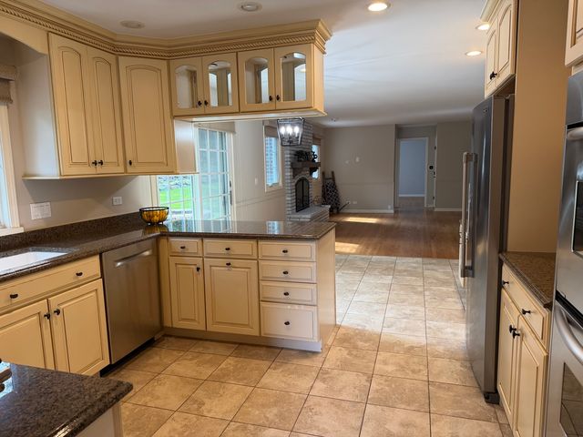 5 TIOGA Trail, Lake Barrington, IL 60010