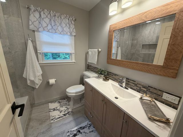 5 TIOGA Trail, Lake Barrington, IL 60010