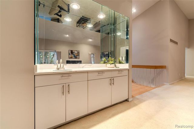 36713 Tanglewood Lane, Farmington Hills, MI 48331