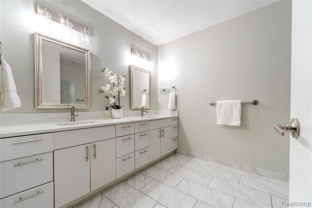 36713 Tanglewood Lane, Farmington Hills, MI 48331