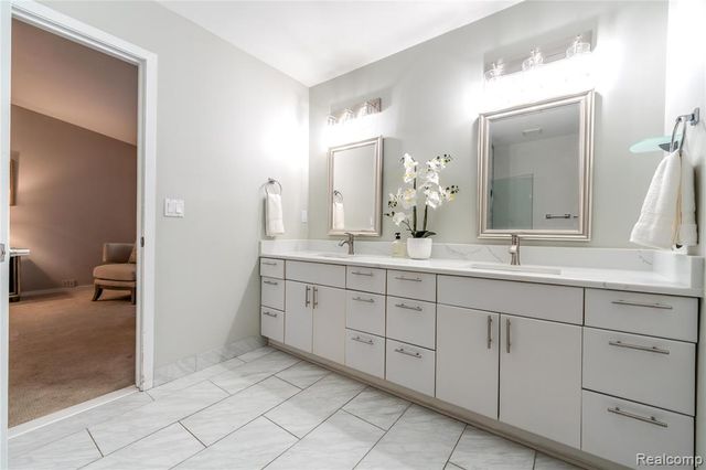 36713 Tanglewood Lane, Farmington Hills, MI 48331