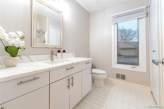 36713 Tanglewood Lane, Farmington Hills, MI 48331