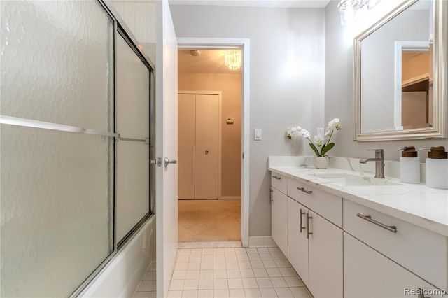 36713 Tanglewood Lane, Farmington Hills, MI 48331