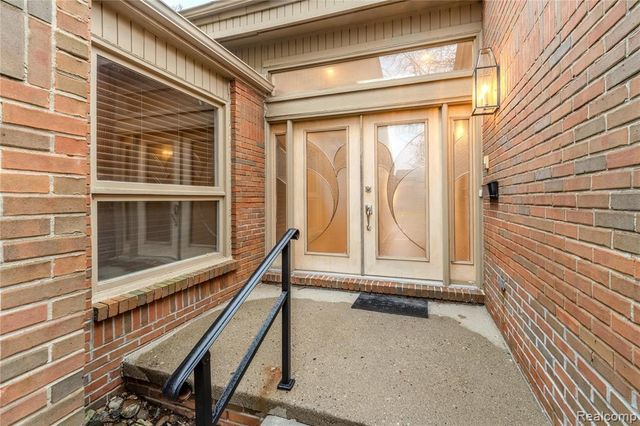 36713 Tanglewood Lane, Farmington Hills, MI 48331