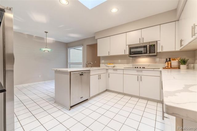 36713 Tanglewood Lane, Farmington Hills, MI 48331