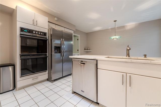 36713 Tanglewood Lane, Farmington Hills, MI 48331