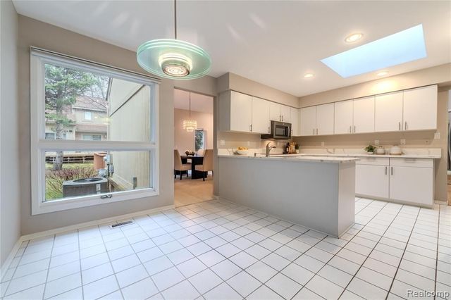 36713 Tanglewood Lane, Farmington Hills, MI 48331