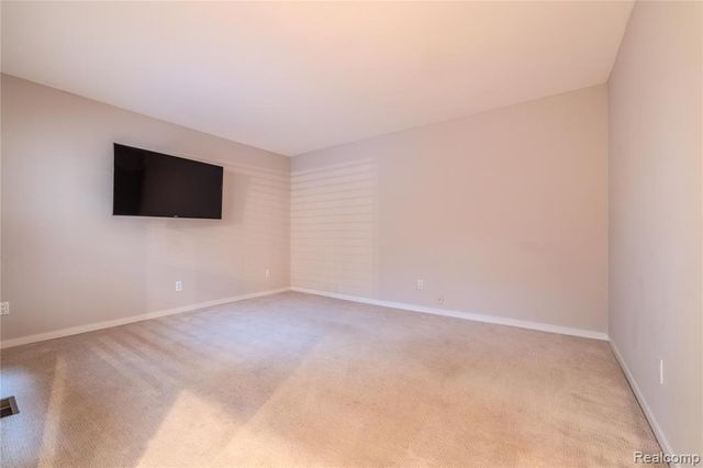 36713 Tanglewood Lane, Farmington Hills, MI 48331