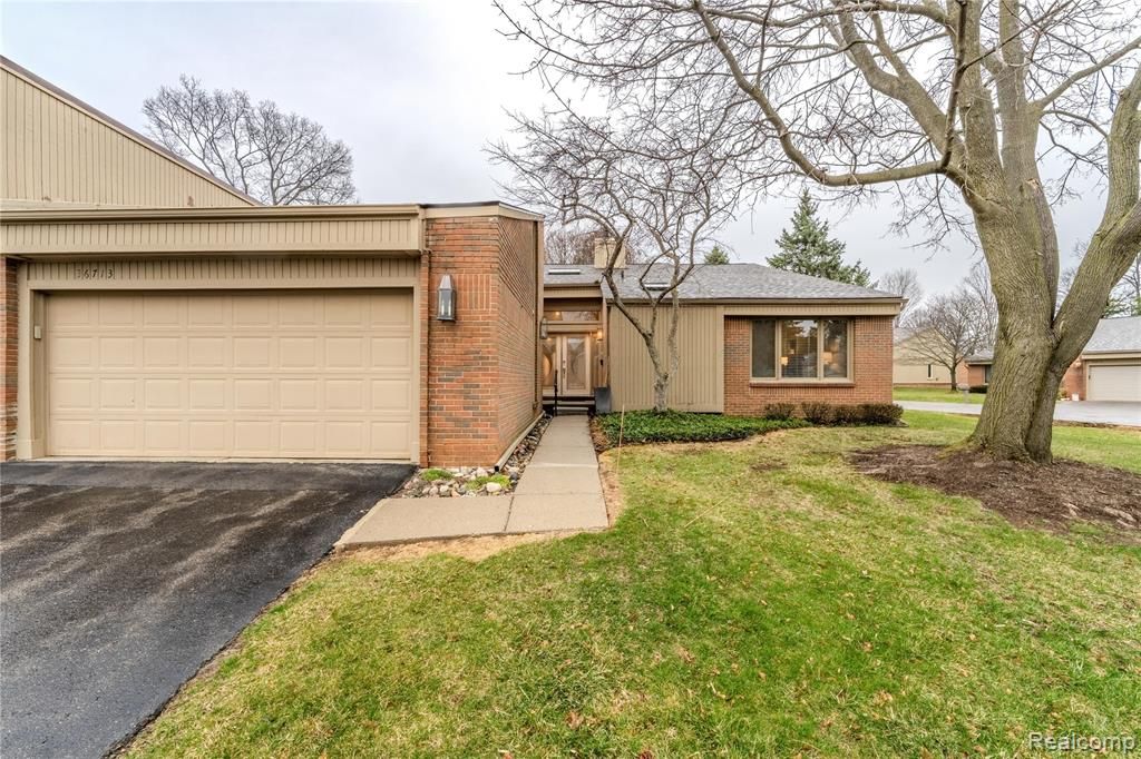 36713 Tanglewood Lane, Farmington Hills, MI 48331