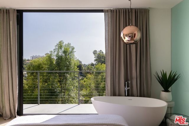 2635 Hargrave Drive, Los Angeles, CA 90068