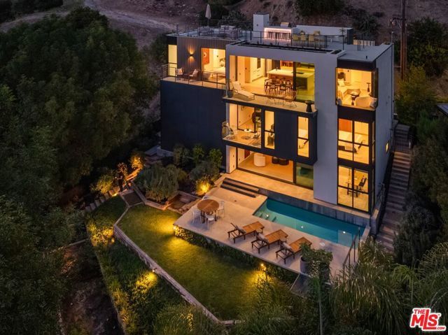 2635 Hargrave Drive, Los Angeles, CA 90068