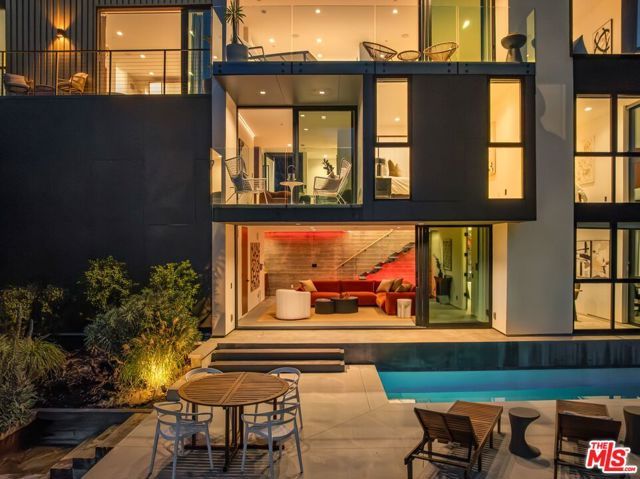 2635 Hargrave Drive, Los Angeles, CA 90068