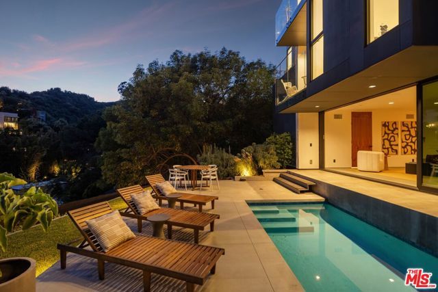 2635 Hargrave Drive, Los Angeles, CA 90068
