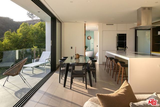2635 Hargrave Drive, Los Angeles, CA 90068