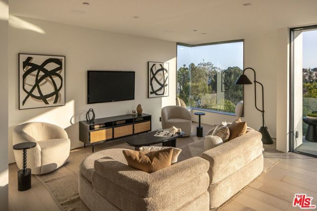 2635 Hargrave Drive, Los Angeles, CA 90068