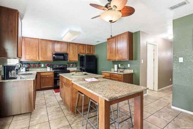 319 Shadbush St, San Antonio, TX 78245