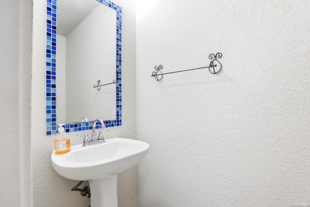 319 Shadbush St, San Antonio, TX 78245