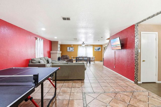 319 Shadbush St, San Antonio, TX 78245