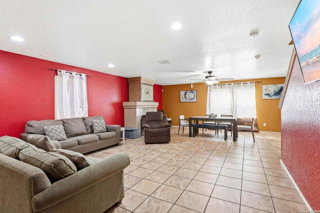 319 Shadbush St, San Antonio, TX 78245