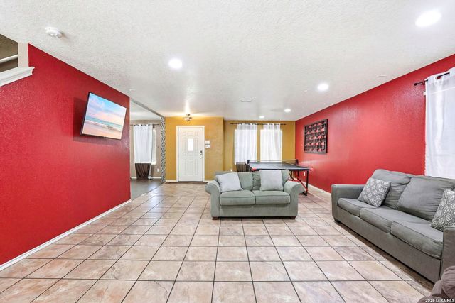 319 Shadbush St, San Antonio, TX 78245