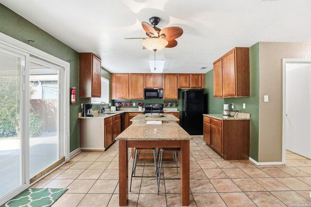 319 Shadbush St, San Antonio, TX 78245