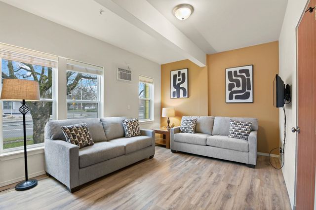 1702 W Dean Ave, Spokane, WA 99201