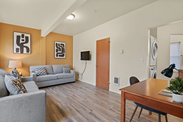 1702 W Dean Ave, Spokane, WA 99201