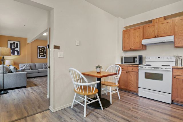 1702 W Dean Ave, Spokane, WA 99201