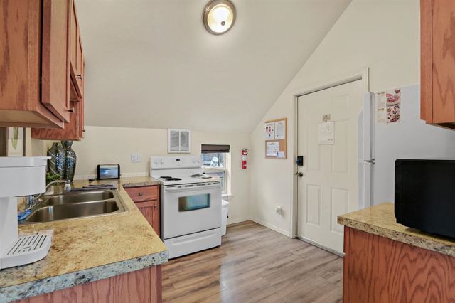 1702 W Dean Ave, Spokane, WA 99201