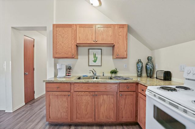 1702 W Dean Ave, Spokane, WA 99201