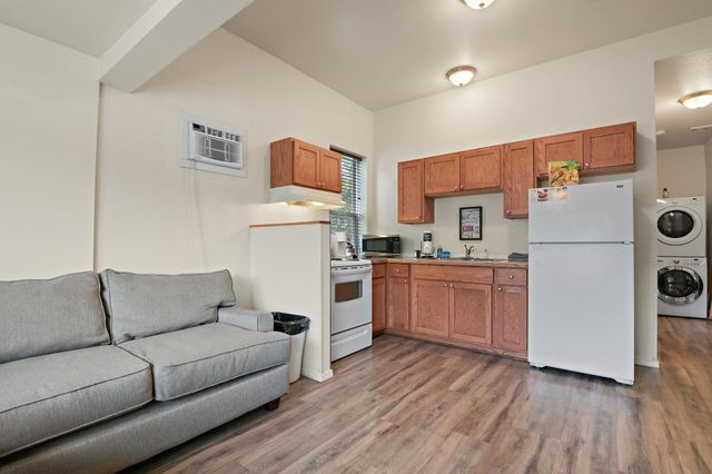 1702 W Dean Ave, Spokane, WA 99201