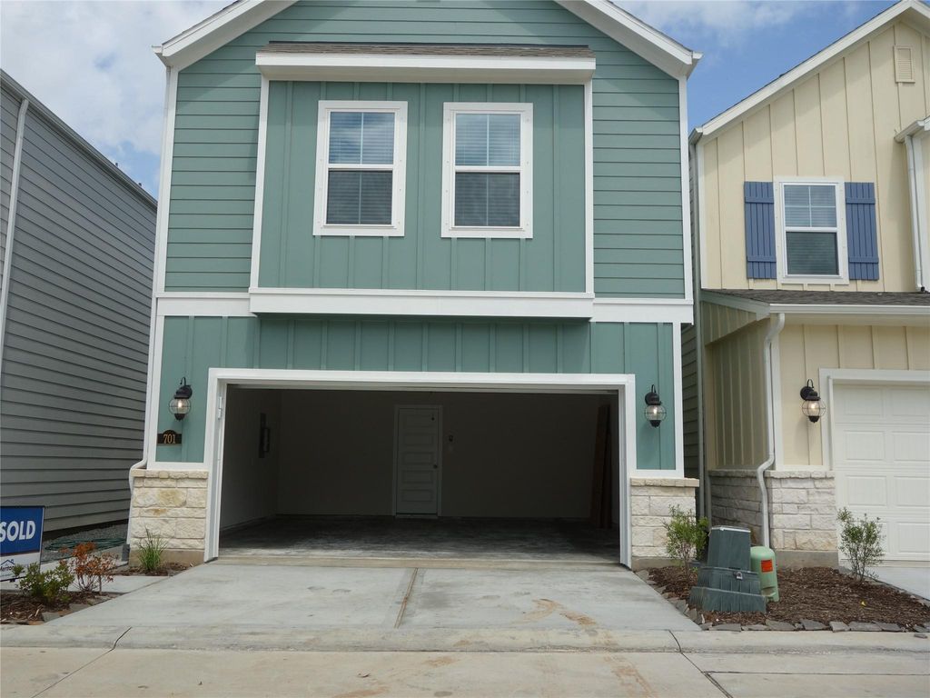 701 Sand Dollar Drive, Kemah, TX 77565