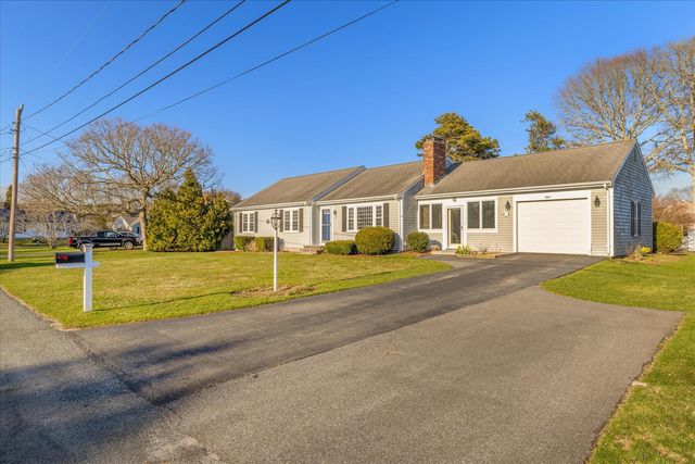 8 Captain Percival Road, South Yarmouth, MA 02664