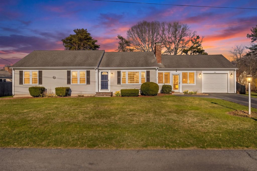 8 Captain Percival Road, South Yarmouth, MA 02664